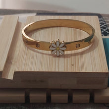 Load image into Gallery viewer, Anti Tarnish Bracelet 52