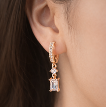 Load image into Gallery viewer, Anti Tarnish CZ Earring 79