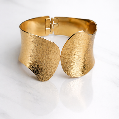 Broad bracelet 1