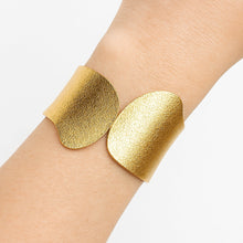 Load image into Gallery viewer, Broad bracelet 1