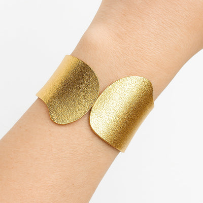 Broad bracelet 1